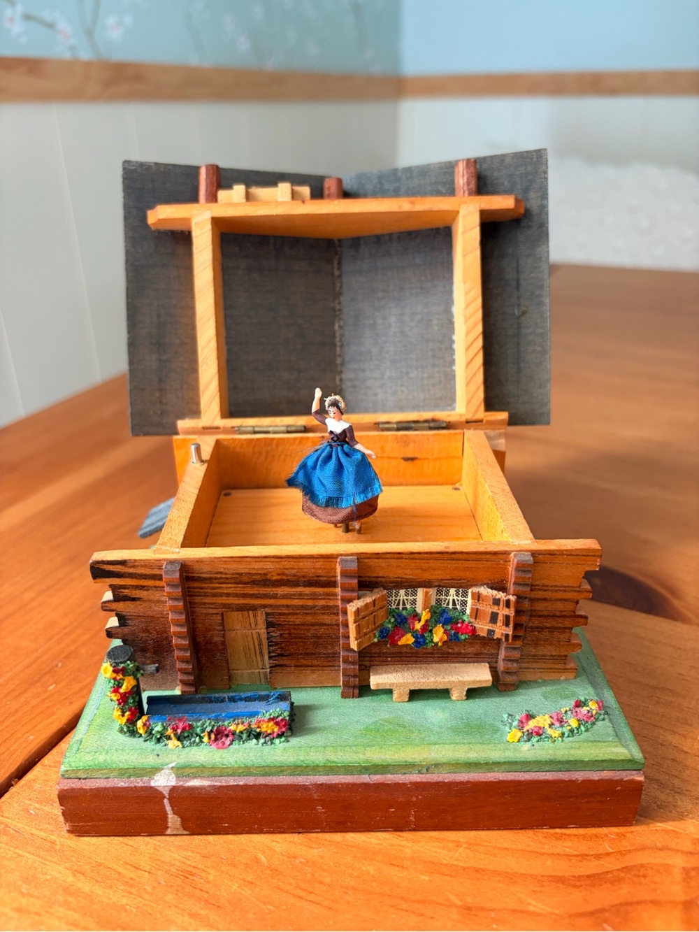 Reuge Vintage Music Box